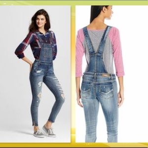 Dollhouse Denim Skinny Distressed Overalls Size: 1